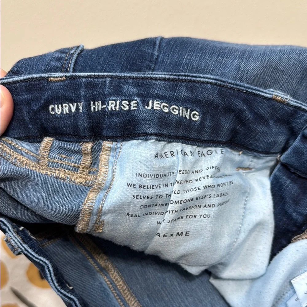 Women’s American Eagle Outfitters Curvy Hi-Rise jegging jeans. Size 4 short. - Picture 11 of 12
